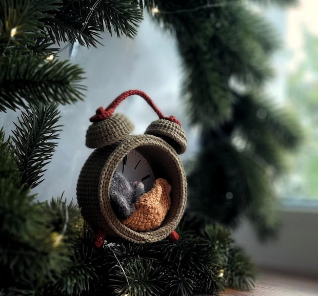 Mouse in the Clock – Crochet Pattern