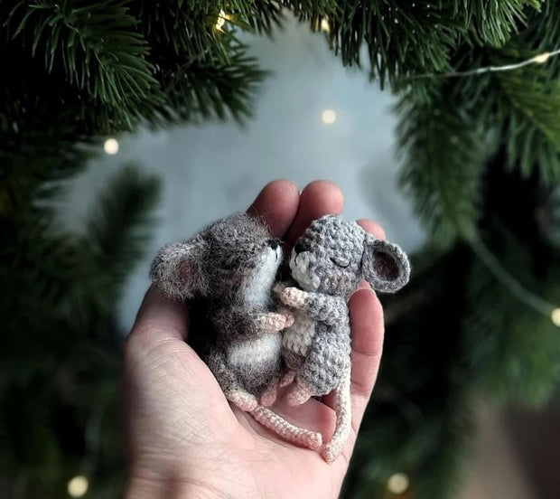 Mouse in the Clock – Crochet Pattern