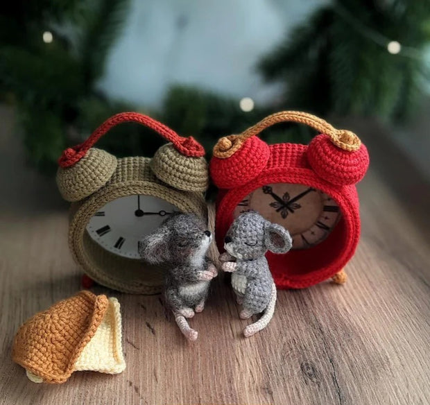 Mouse in the Clock – Crochet Pattern